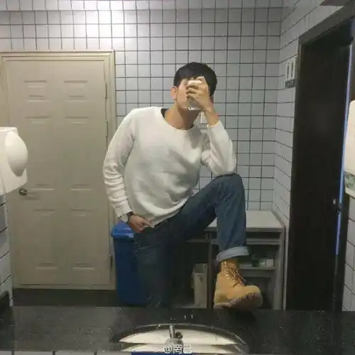 不看脸,潜入试衣间帮你试衣服