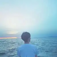 真人唯美男生头像背影