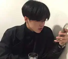 头像男生冷酷帅红色眼睛