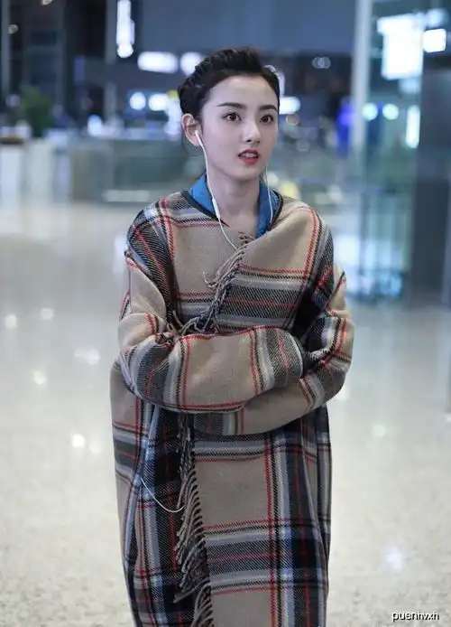 衣品越来越好宋祖儿英伦风穿搭凸显名媛范儿,造型美得不敢认