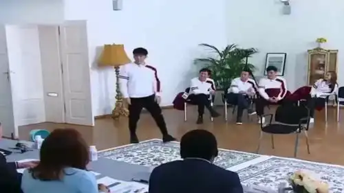 李晨被坑的最惨的一次,面试官太调皮整蛊李晨,郑恺笑出表情包