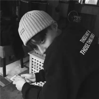 男生带字头像帅气冷酷男