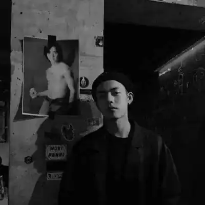 男生头像冷酷暗黑男人