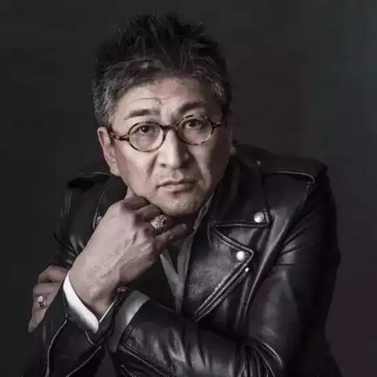 趣闻丨这个像诸葛亮一样的男人,用最不起眼的元素做设计,承包了全世界的优衣库