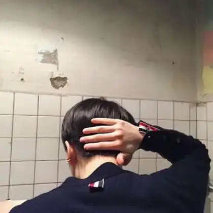 qq头像男生帅气,封面在沙滩上的男头最帅了