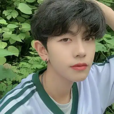 24岁的男生头像张某某