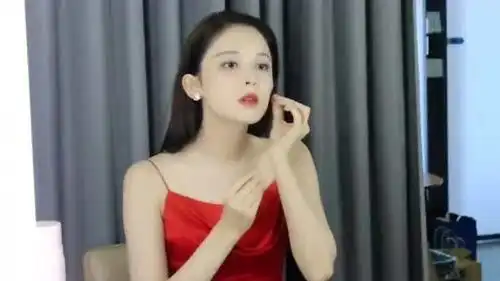 李沁蒙眼猜物游戏,孟美岐cos魔性表情包,古力娜扎放射甜美魅力
