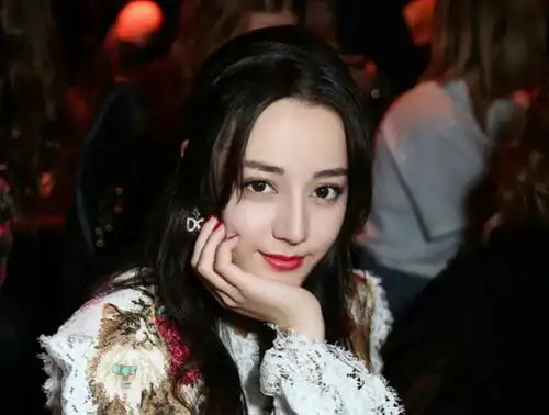 微博杨幂表情包身材比例