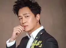 潘粤明与神秘女子同行,举止亲密恋情曝光,成功走出了离婚的阴影