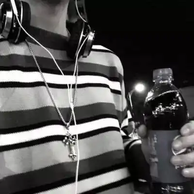 男生头像无头男生