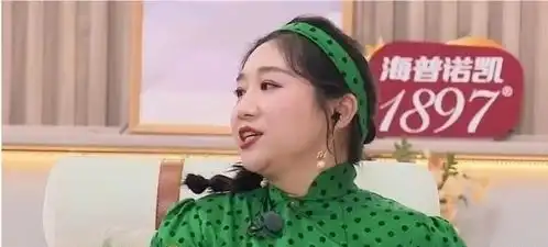 王祖蓝爱妻滤镜碎裂,李亚男的这副表情,是对婚姻最大的讽刺