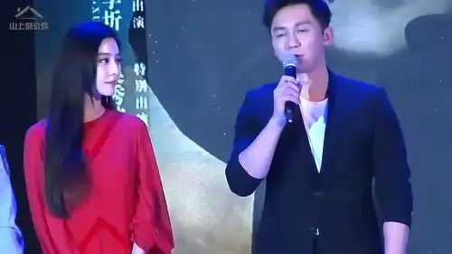 不分彼此李晨拎女友范冰冰粉红手包购物后回女方家
