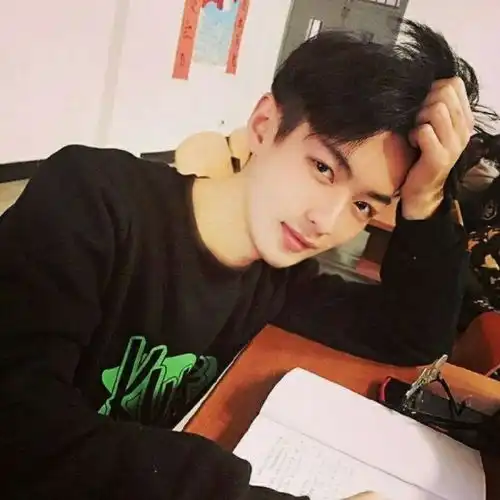 男生头像崩溃的一瞬间,是因为触碰了心弦