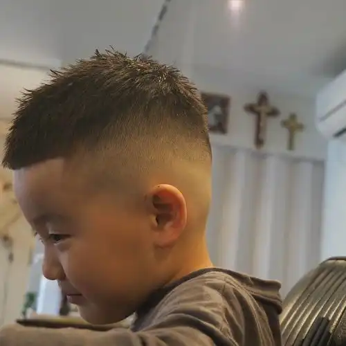 小男孩发型别乱选,剪这5种就对了,帅气有型很时尚