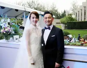 他是娱乐圈最丑最矮的男人,却娶了选美冠军光棍节快到了,单身狗都学着点